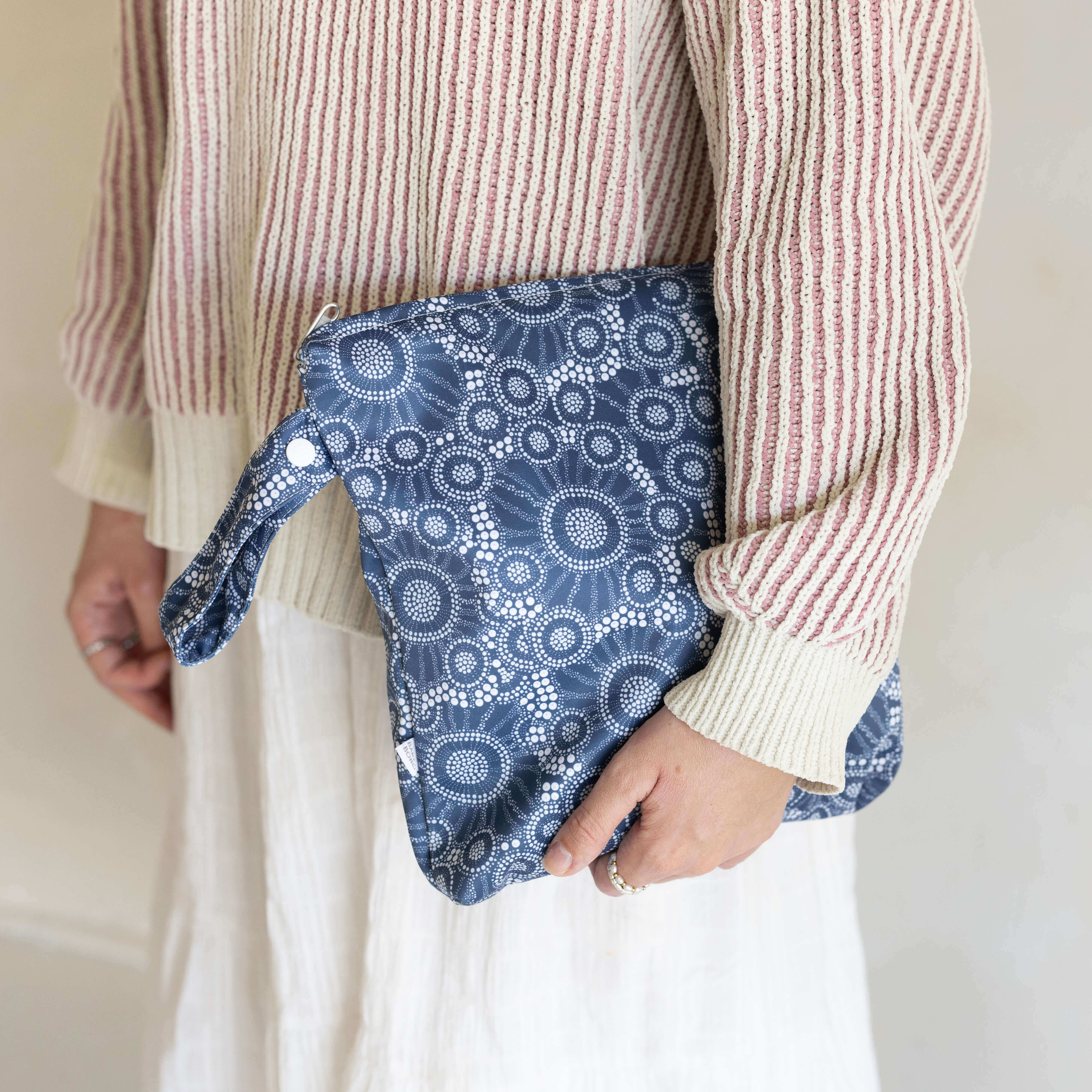 bare-and-boho-wet-bags-sac-imperm-able-jellyfish-tide-medium image 2