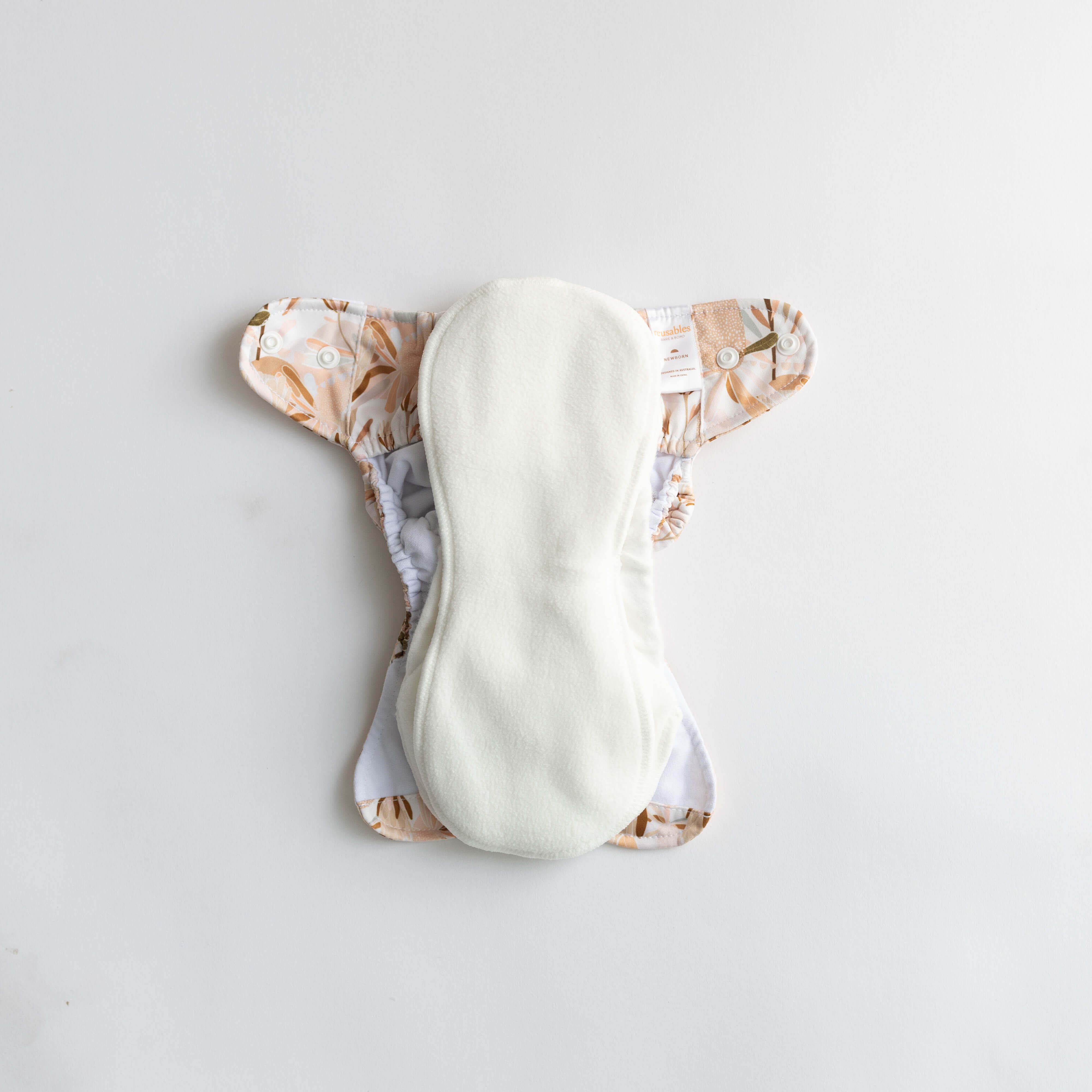 bare-and-boho-newborn-soft-banksia-lot-couches-naissance-bambou image 6