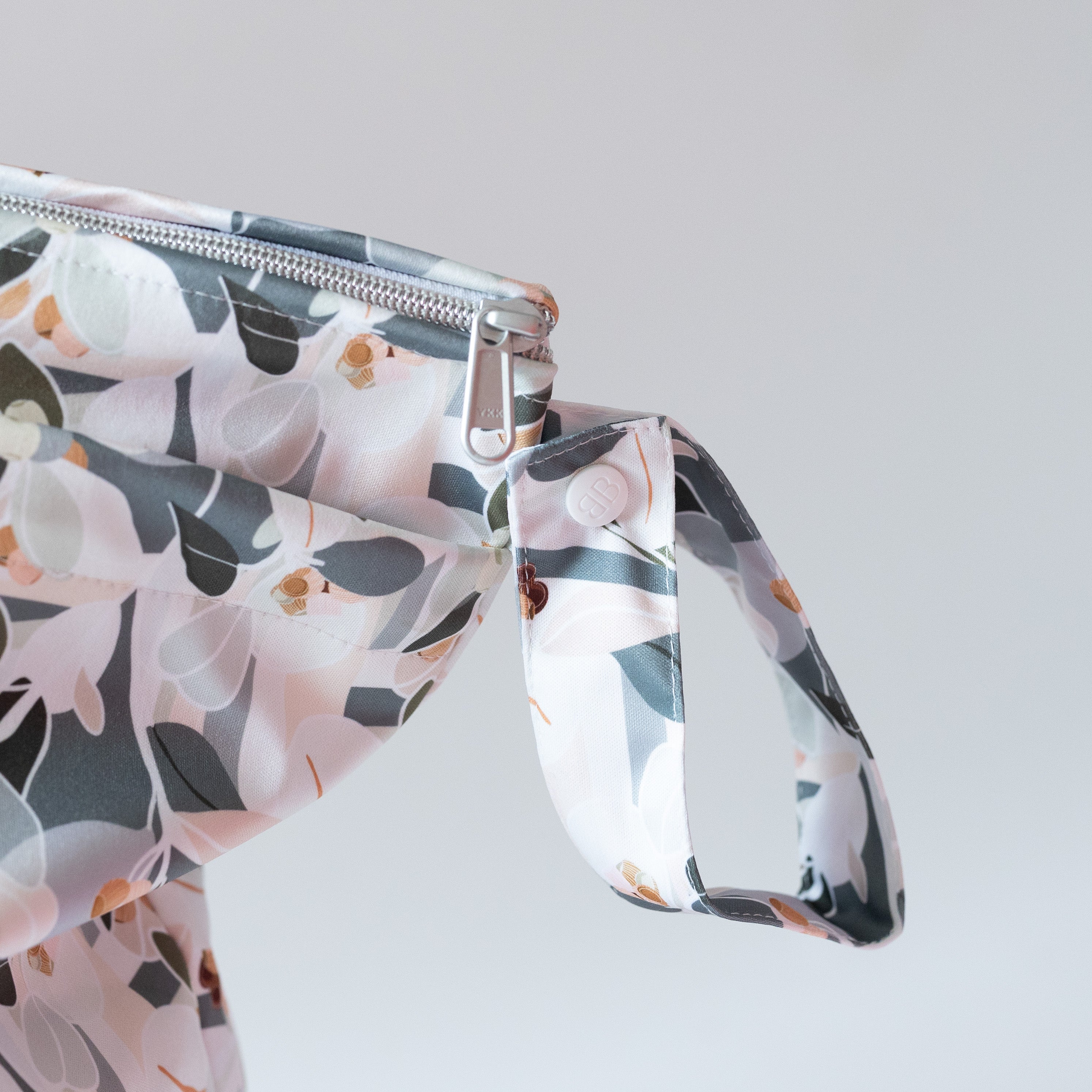 bare-and-boho-wet-bags-sac-imperm-able-large-gumnut image 2